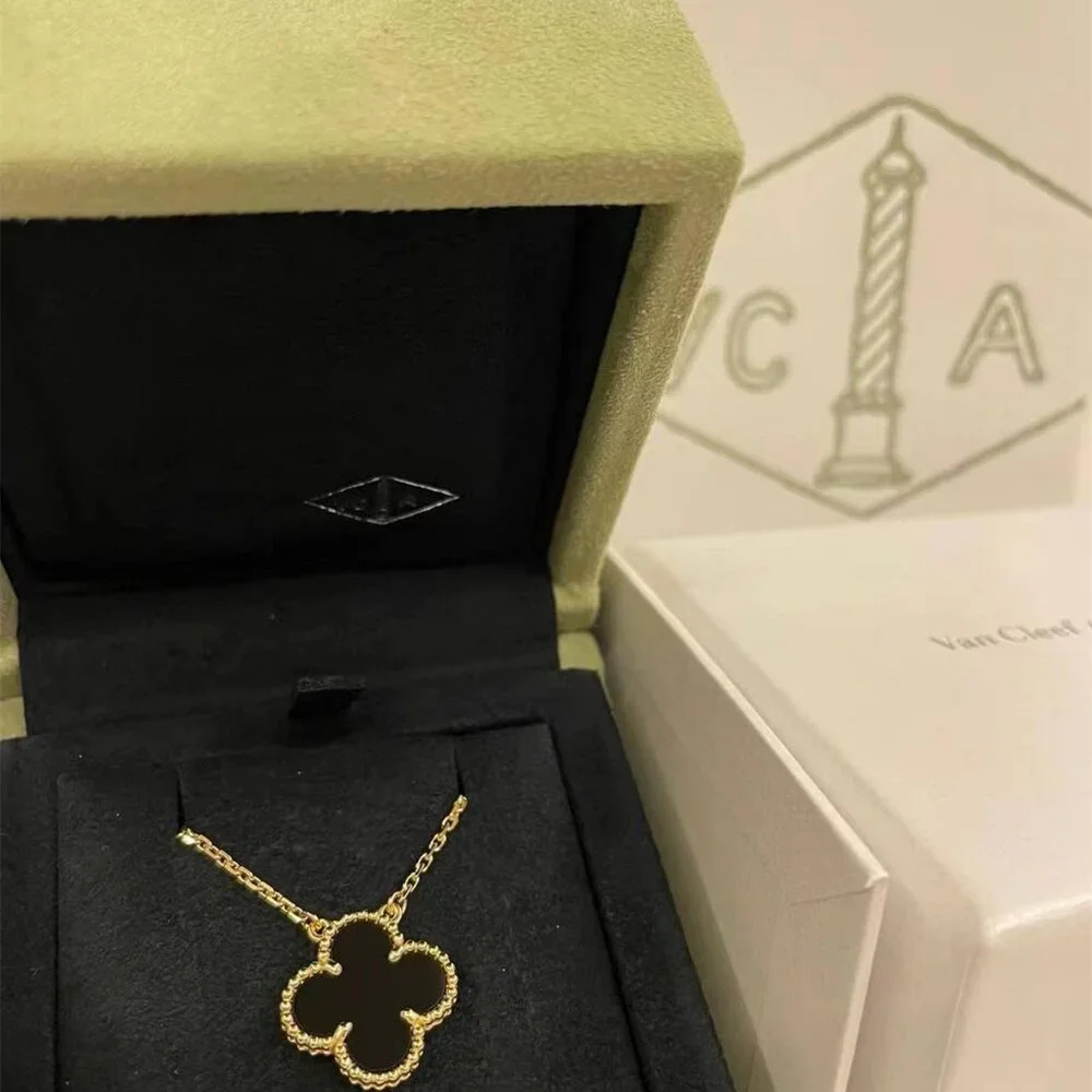 Van Cleef & Arpels Mother-of-Pearl and Gold Alhambra Necklace - Picture 2 of 5